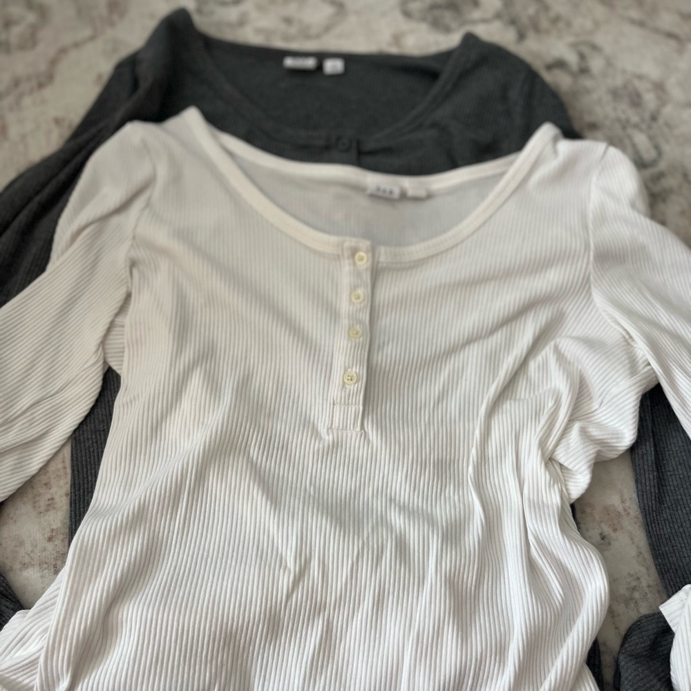 GAP White and Gray Ribbed Blouses